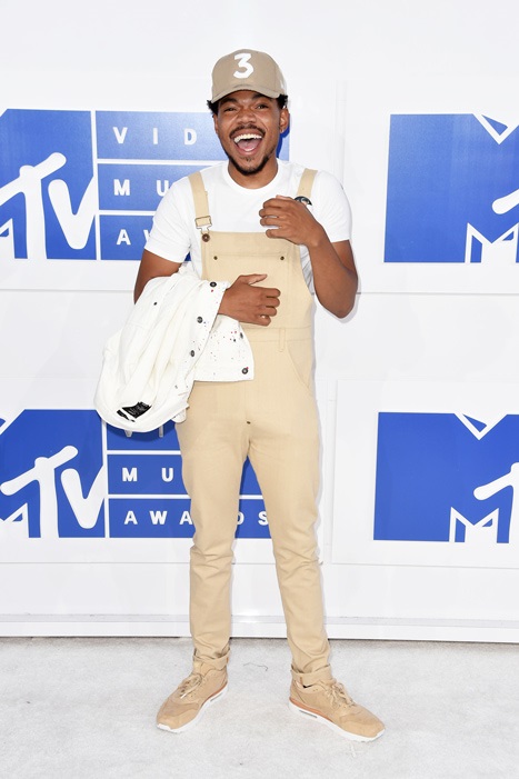 Названы самые вызывающие наряды звезд премии MTV