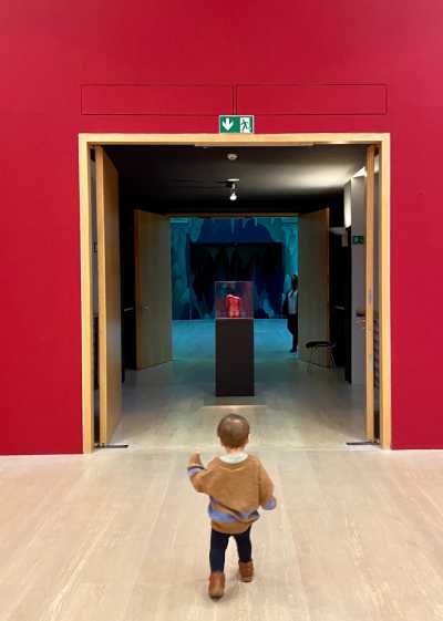 Вместо гаджетов - музей: 5 лайфхаков, как привить ребенку интерес к искусству